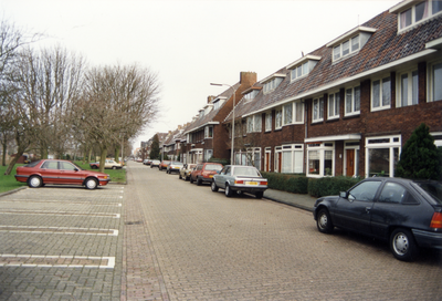832742 Gezicht op de huizen aan de Merwedekade te Utrecht.
